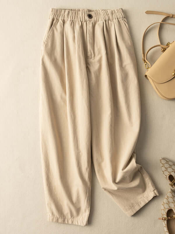 Effortlessly Elegant Pants with a Timeless Design