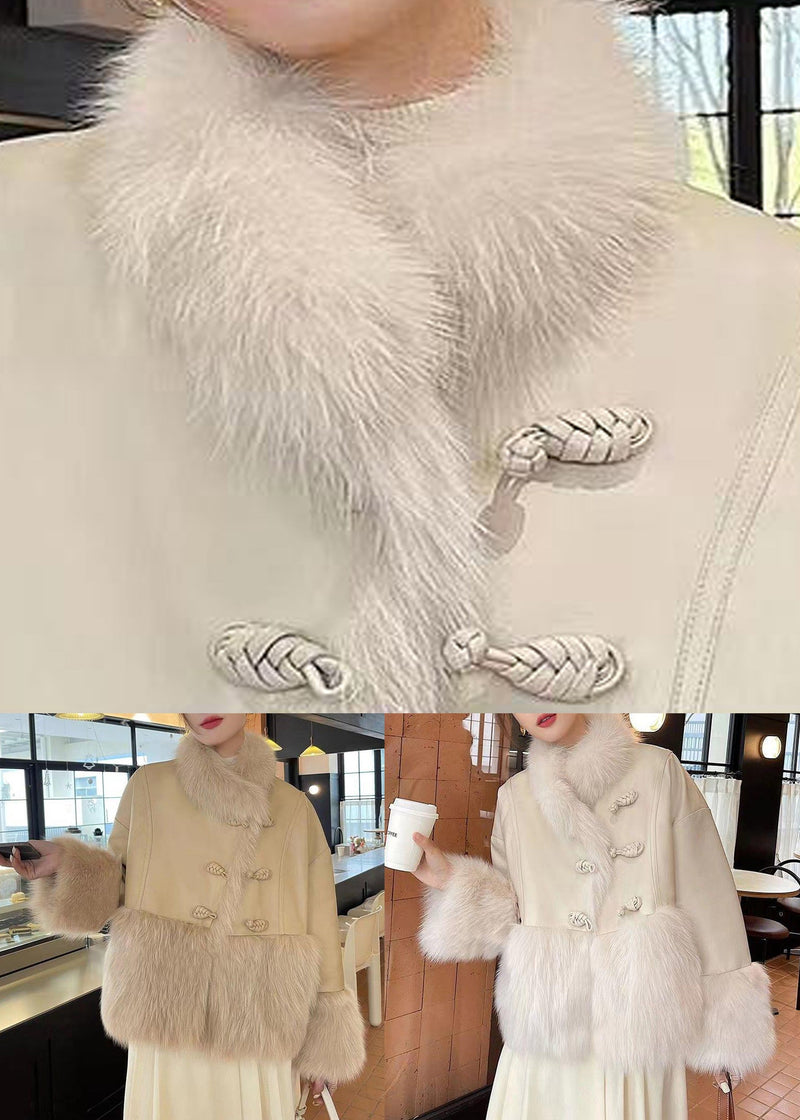 Well Tailored Coat with a Graceful Silhouette