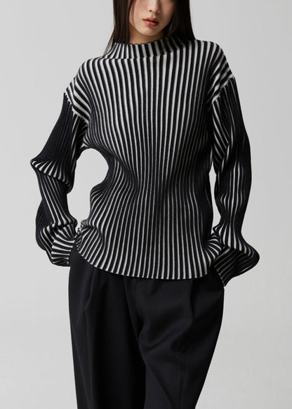 Effortlessly Elegant Top with a Timeless Design
