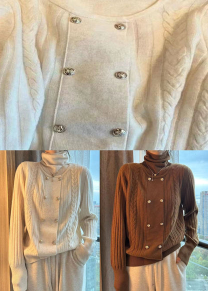 Effortlessly Elegant Sweater with a Timeless Design