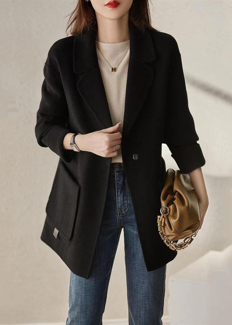 Effortlessly Elegant Coat with a Timeless Design