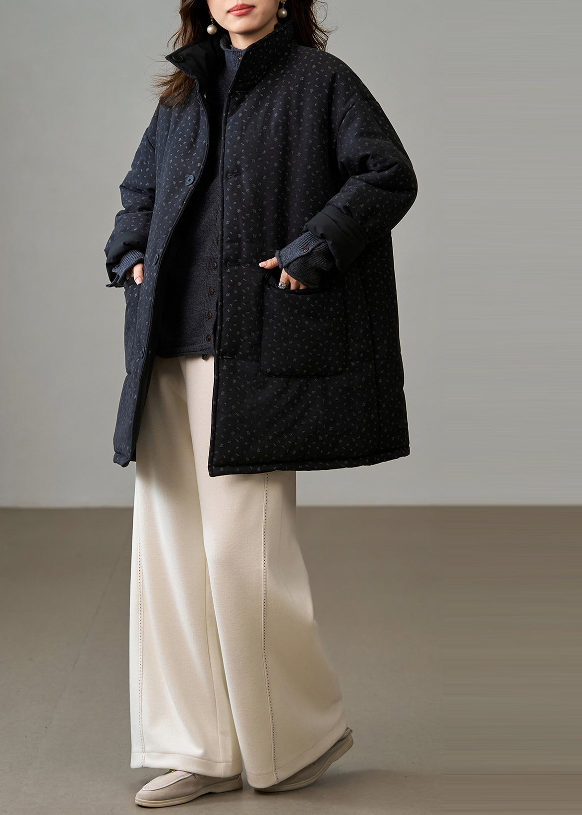 Effortlessly Elegant Coat with a Timeless Design