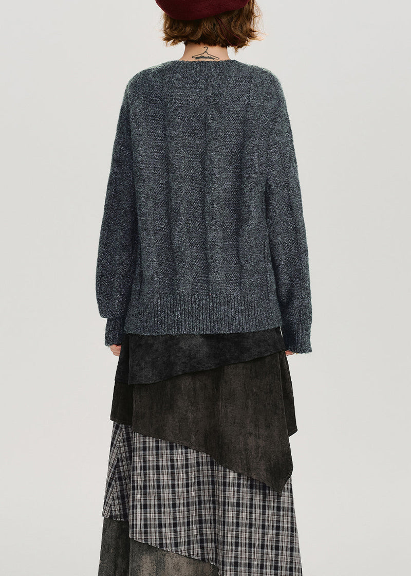 Well Tailored Sweater with a Graceful Silhouette