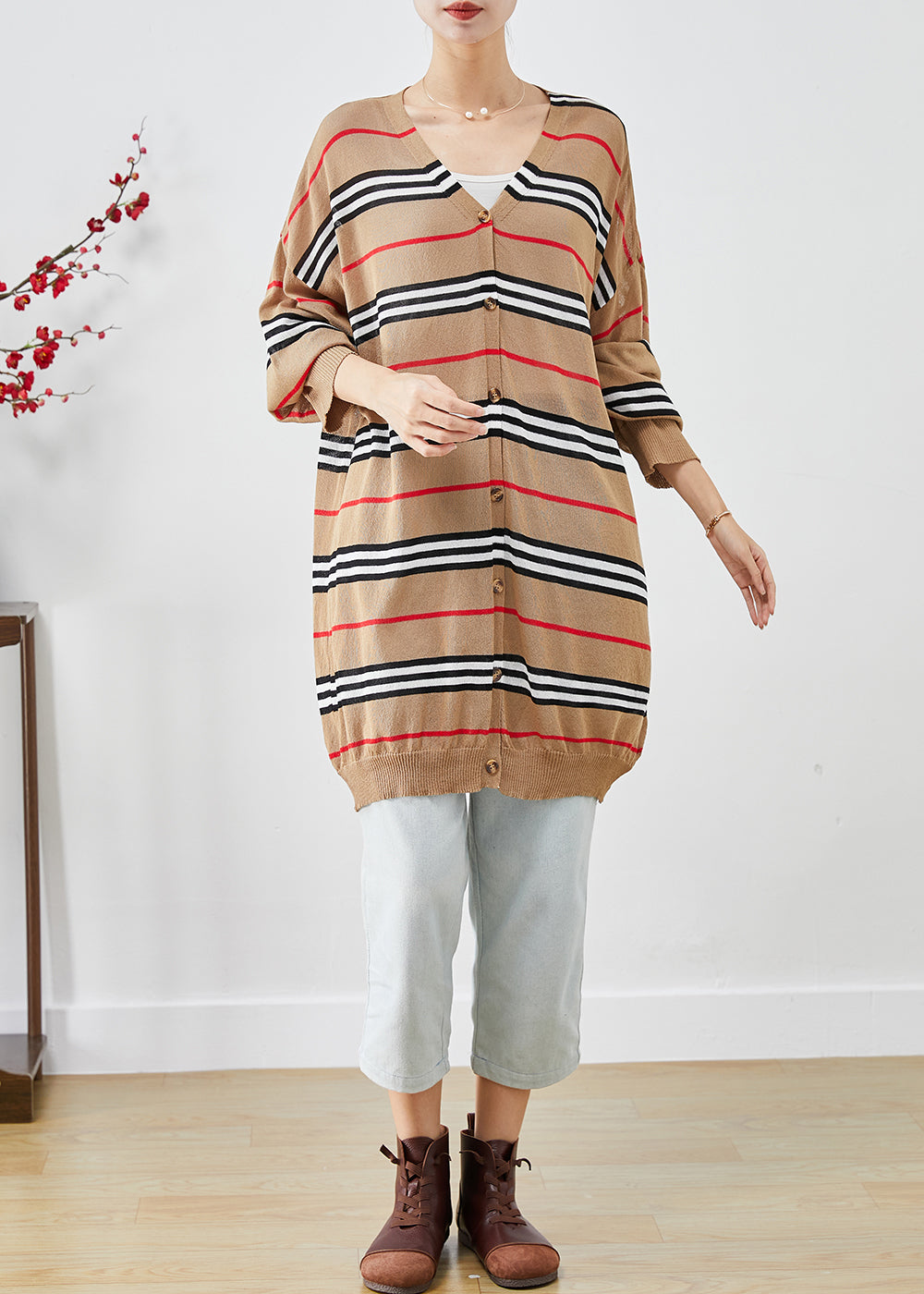 Well Tailored Cardigan with a Graceful Silhouette