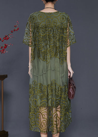 Well Tailored Dress with a Graceful Silhouette
