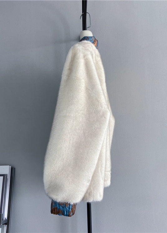 Effortlessly Elegant Coat with a Timeless Design