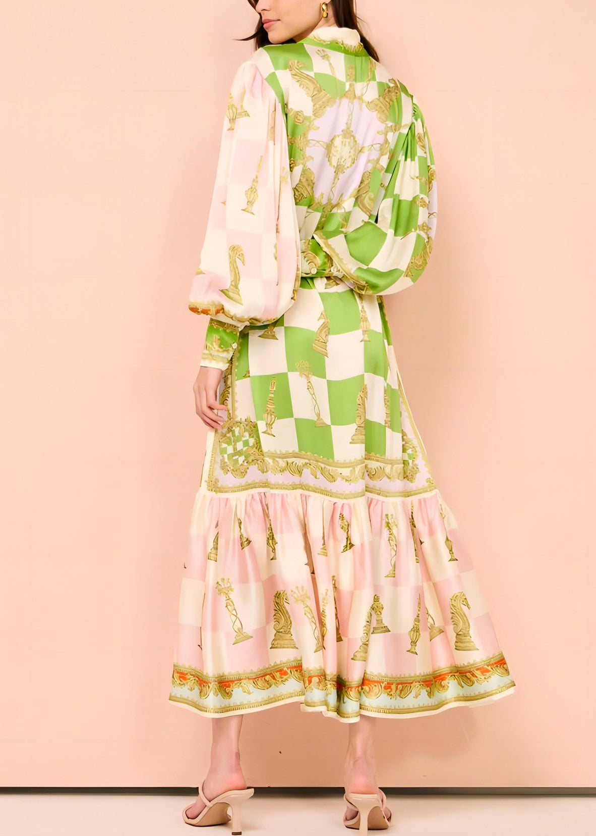 Beautifully Finished Dress in a Timeless Design