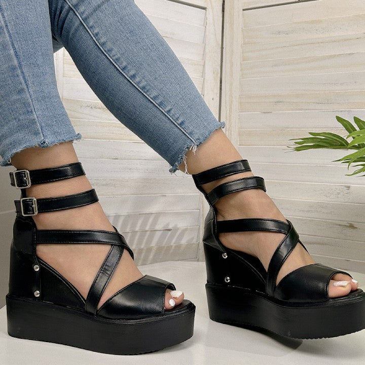 Graceful Orthopedic Sandals for Modern Look