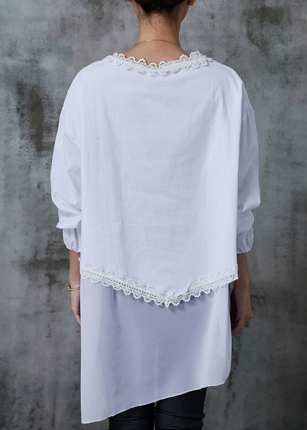 Well Tailored Blouse with a Graceful Silhouette