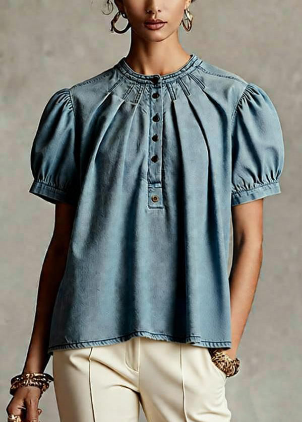 Effortlessly Elegant Top with a Timeless Design