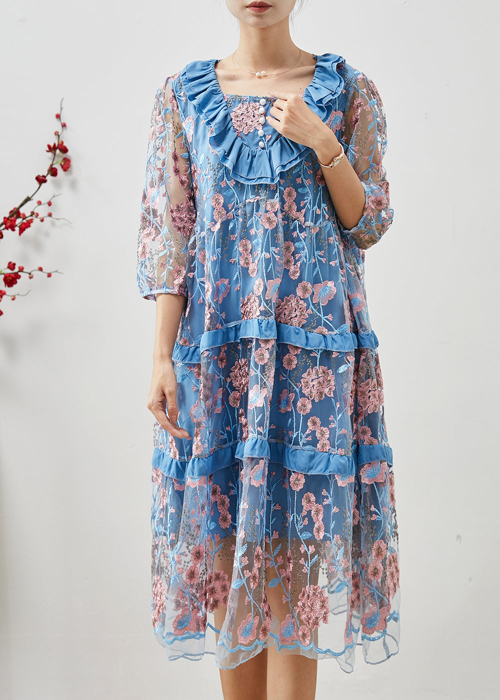 Beautifully Finished Dress in a Timeless Design