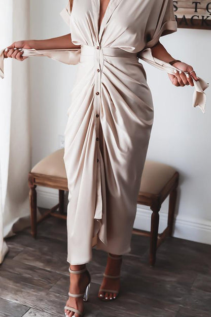 Beautifully Finished Dress in a Timeless Design