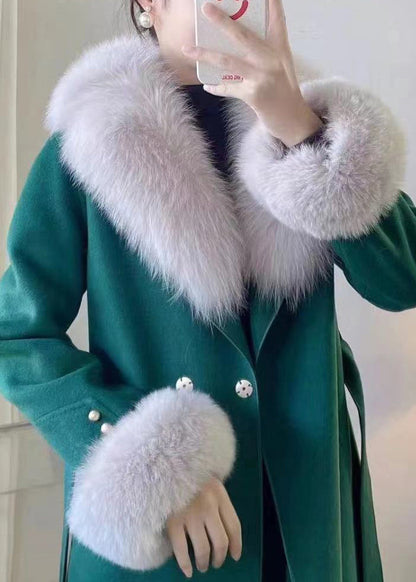 Well Tailored Coat with a Graceful Silhouette