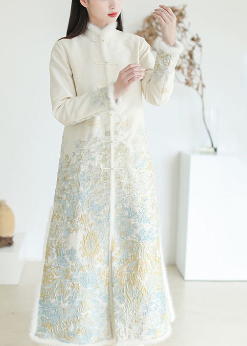 Beautifully Finished Coat in a Timeless Design