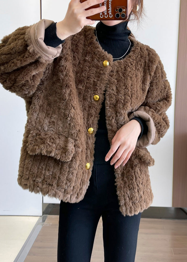 Well Tailored Coat with a Graceful Silhouette