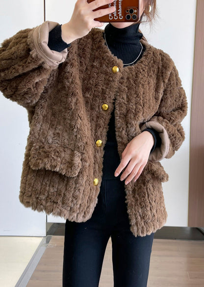 Well Tailored Coat with a Graceful Silhouette