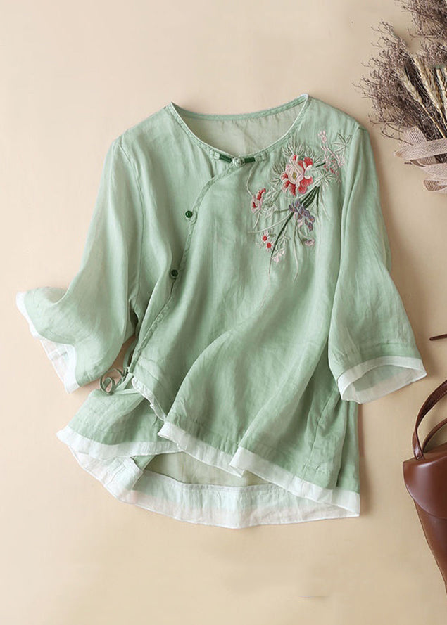 Effortlessly Elegant Blouse with a Timeless Design