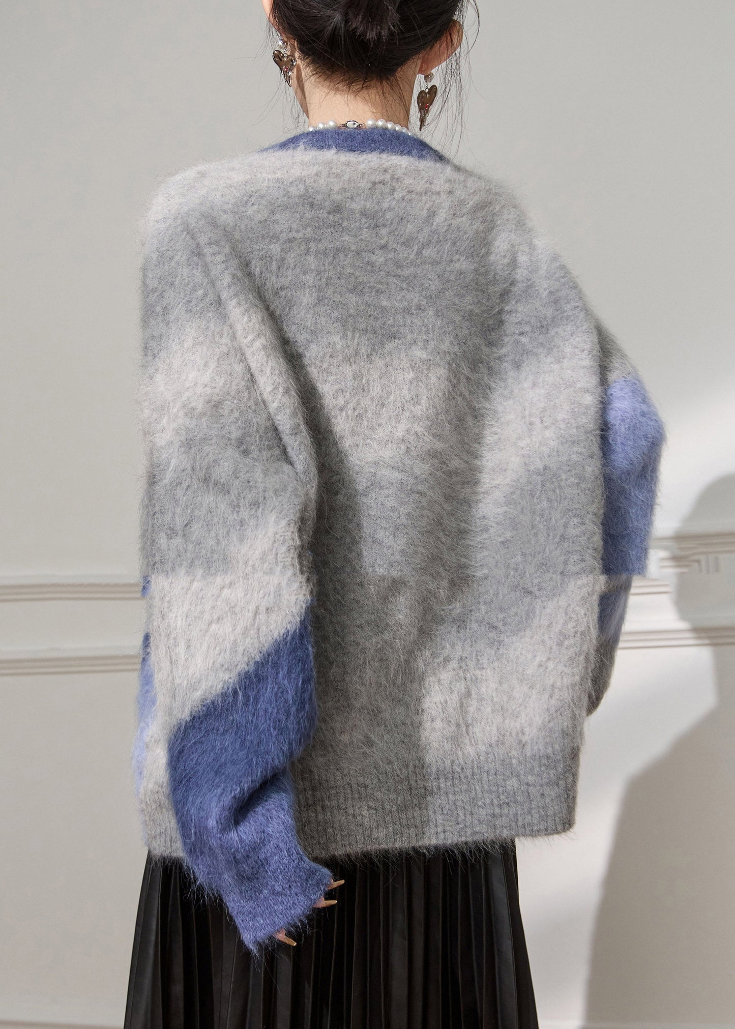 Well Tailored Sweater with a Graceful Silhouette