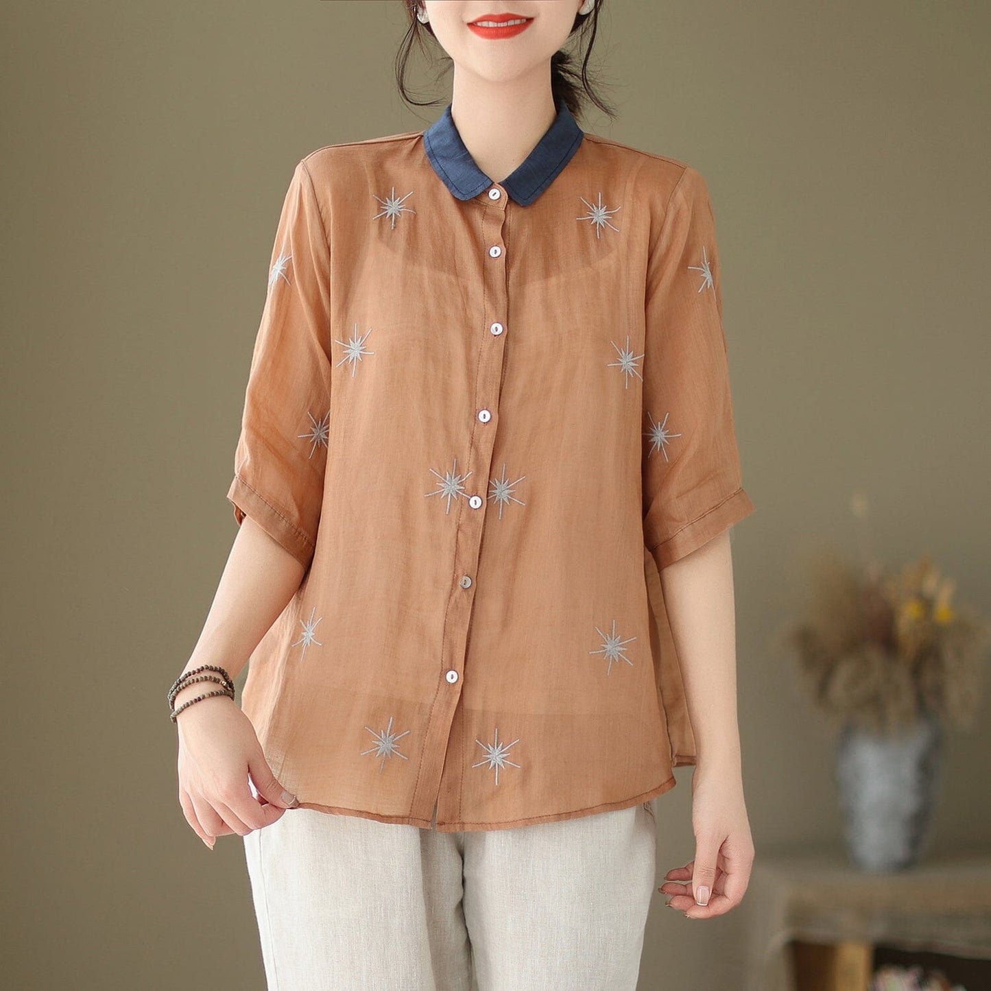 Effortlessly Elegant Blouse with a Timeless Design