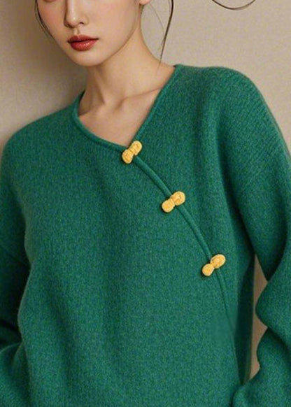 Classic Vintage Sweater with a Flattering Fit