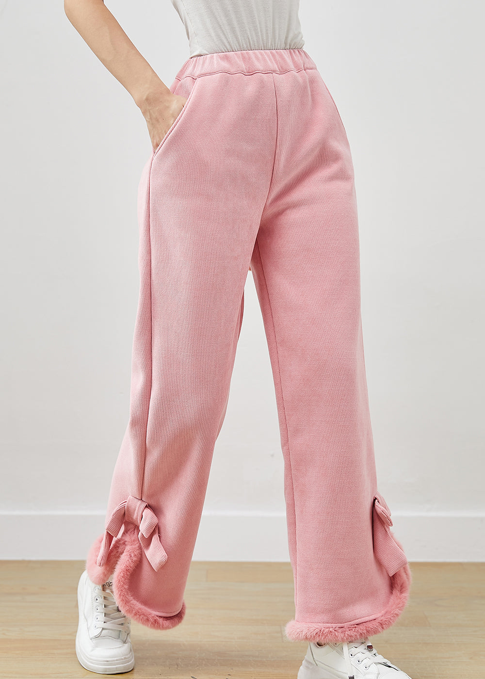 Effortlessly Elegant Pants with a Timeless Design