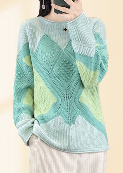 Well Tailored Sweater with a Graceful Silhouette