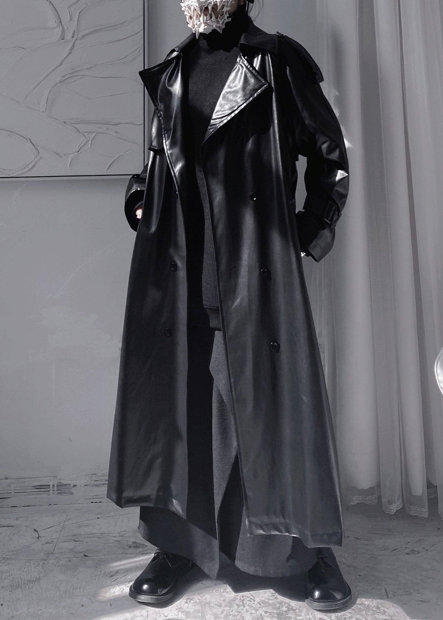 Well Tailored Coat with a Graceful Silhouette