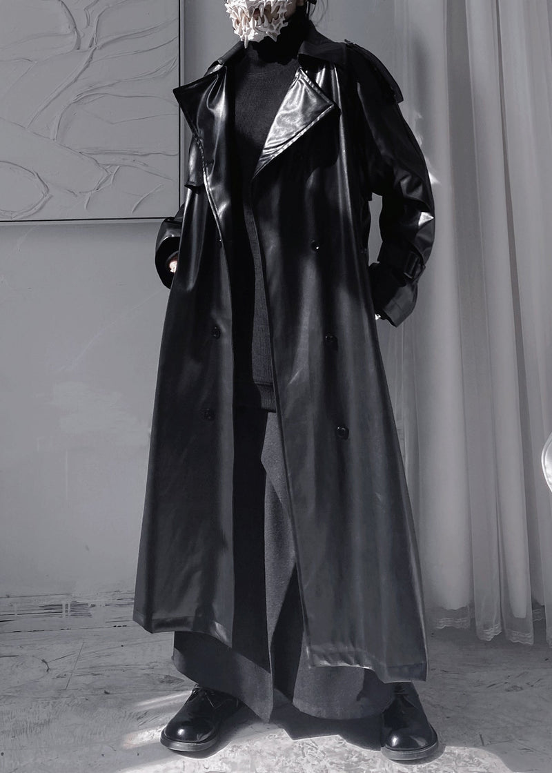 Well Tailored Coat with a Graceful Silhouette