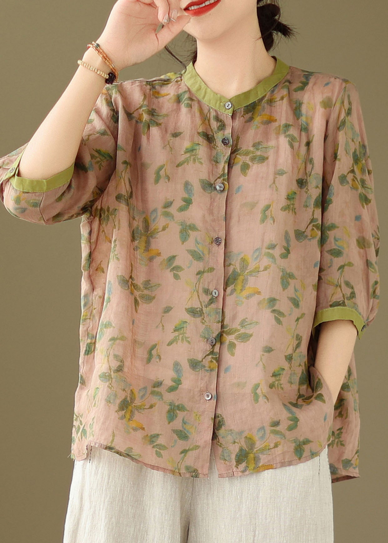 Classic Vintage Blouse with a Flattering Fit