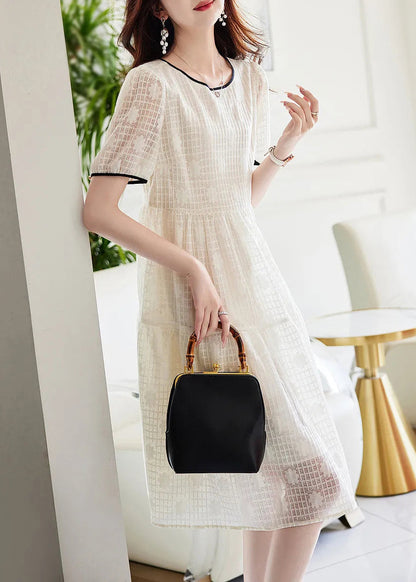 Effortlessly Elegant Dress with a Timeless Design