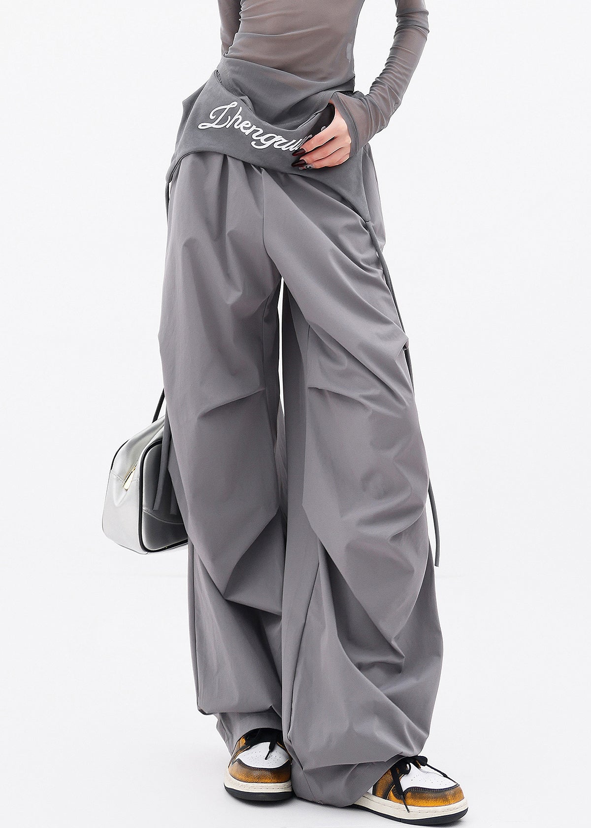 Well Tailored Pants with a Graceful Silhouette