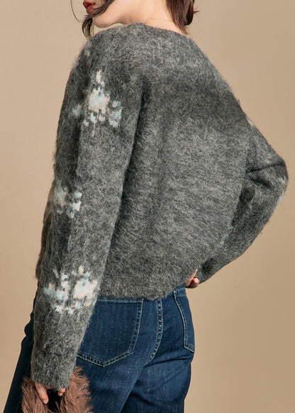 Classic Vintage Sweater with a Flattering Fit