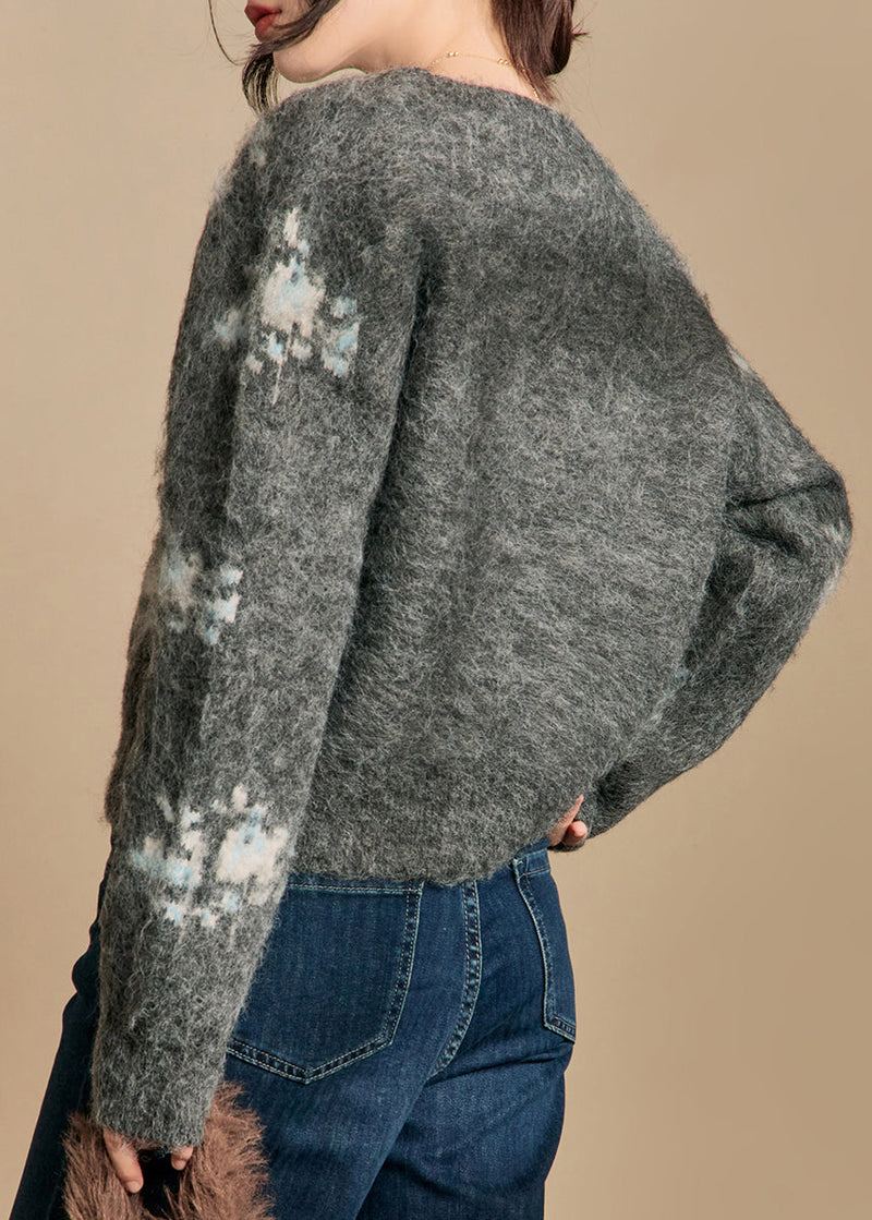 Classic Vintage Sweater with a Flattering Fit