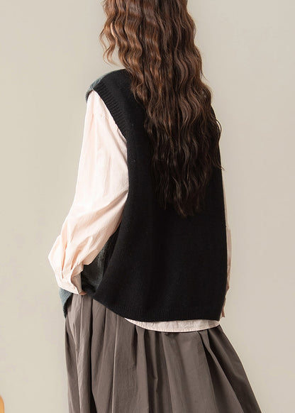 Effortlessly Elegant Top with a Timeless Design