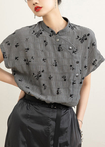 Classic Vintage Shirt with a Flattering Fit