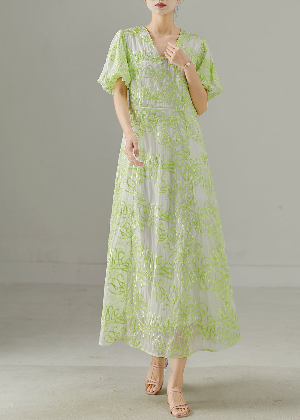 Beautifully Finished Dress in a Timeless Design
