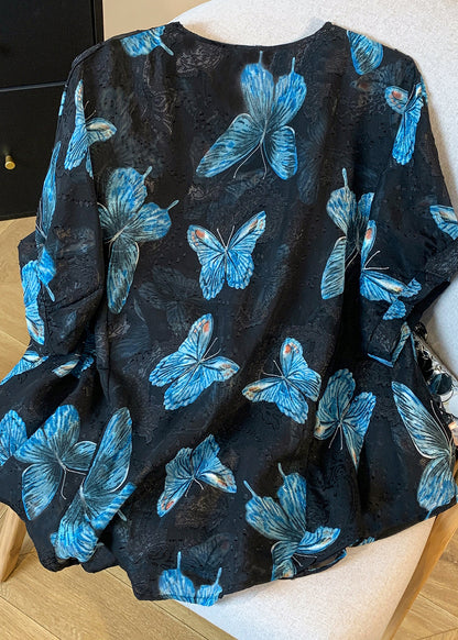 Elegantly Styled Blouse for Everyday Wear