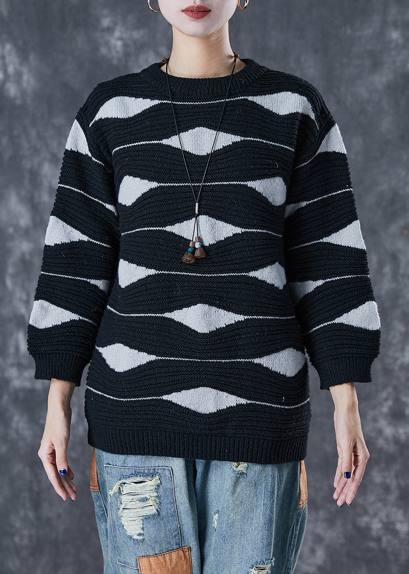 Well Tailored Sweater with a Graceful Silhouette