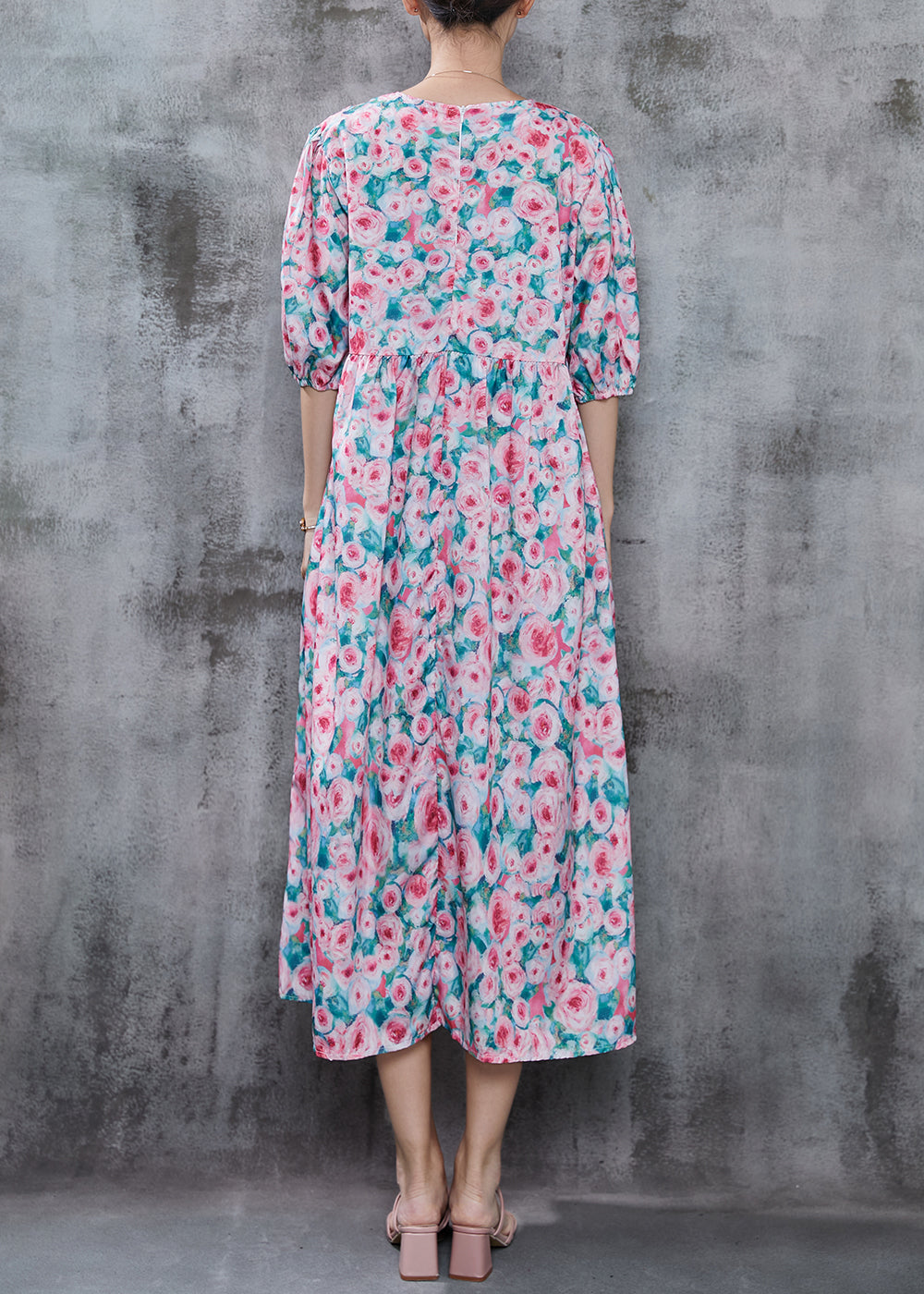 Well Tailored Dress with a Graceful Silhouette