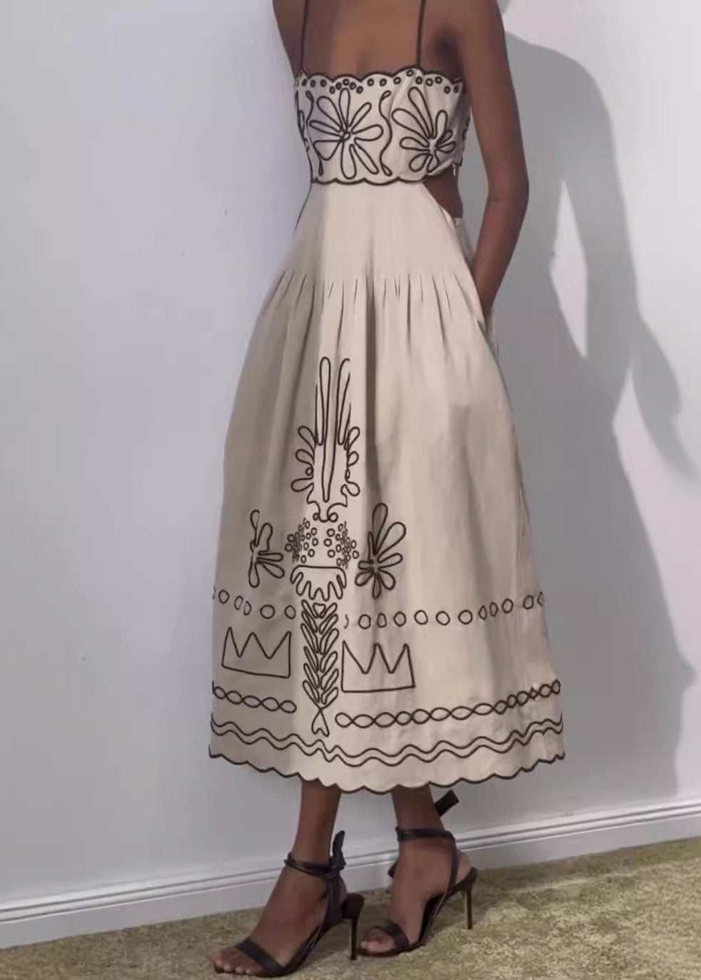 Well Tailored Dress with a Graceful Silhouette