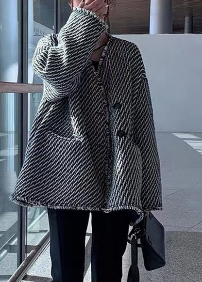 Well Tailored Coat with a Graceful Silhouette