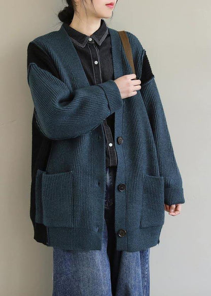 Classic Vintage Sweater with a Flattering Fit