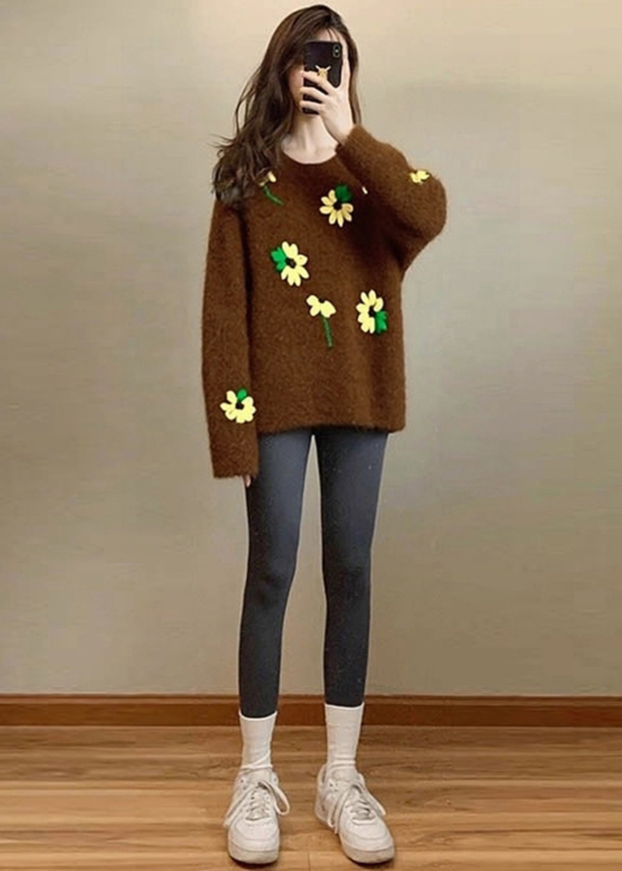 Well Tailored Sweater with a Graceful Silhouette