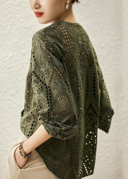 Well Tailored Blouse with a Graceful Silhouette