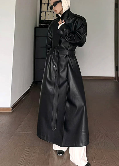 Well Tailored Coat with a Graceful Silhouette