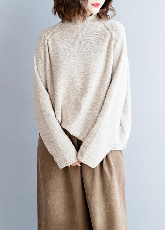 Classic Vintage Blouse with a Flattering Fit