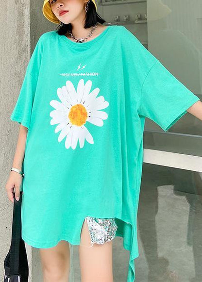 Classic Vintage Blouse with a Flattering Fit