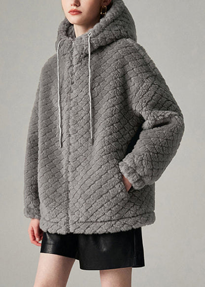 Well Tailored Coat with a Graceful Silhouette