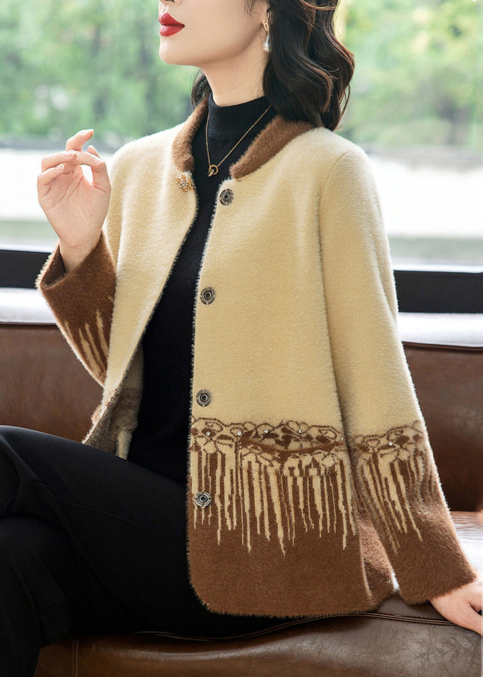Effortlessly Elegant Coat with a Timeless Design