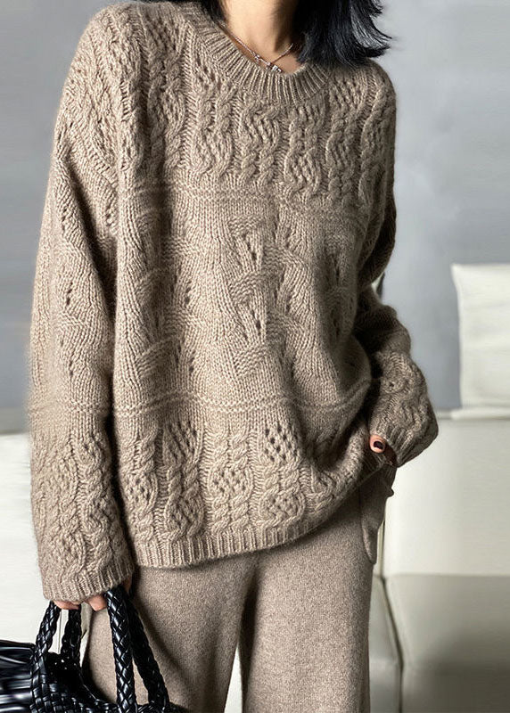 Well Tailored Top with a Graceful Silhouette